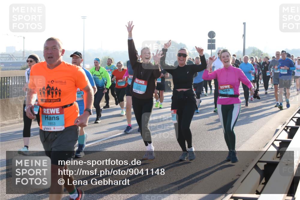 03.10.2025 - Köhlbrandbrückenlauf Lena Gebhardt http://msf.ph/oto/9041148 03.10.2025 09:25:25 Position 1 12, 1853, 3770, 585 meine-sportfotos.de