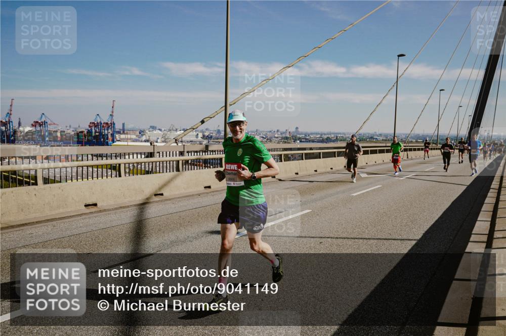 03.10.2025 - Köhlbrandbrückenlauf Michael Burmester http://msf.ph/oto/9041149 03.10.2025 12:22:21 Position 1 6666 meine-sportfotos.de