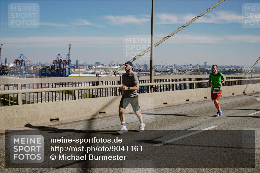 03.10.2025 - Köhlbrandbrückenlauf Michael Burmester http://msf.ph/oto/9041161 03.10.2025 12:22:24 Position 1  meine-sportfotos.de