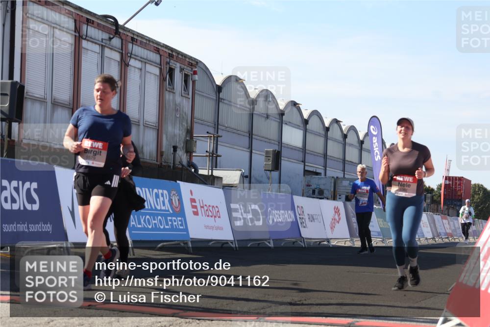 03.10.2025 - Köhlbrandbrückenlauf Luisa Fischer http://msf.ph/oto/9041162 03.10.2025 13:33:40 Ziel 4006, 4744, 5179, 5281, 5367, 5546, 5579, 6094, 6734 meine-sportfotos.de