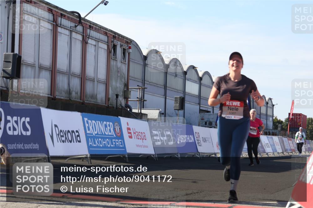 03.10.2025 - Köhlbrandbrückenlauf Luisa Fischer http://msf.ph/oto/9041172 03.10.2025 13:33:41 Ziel 4006, 4744, 5074, 5179, 5281, 5367, 5546, 5579, 6094, 6734 meine-sportfotos.de
