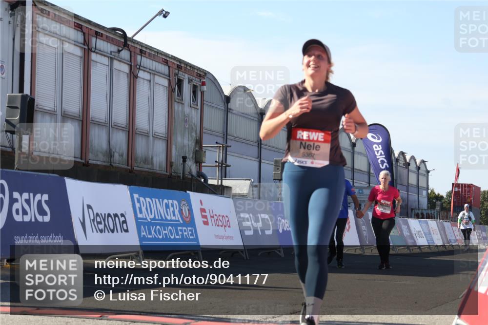 03.10.2025 - Köhlbrandbrückenlauf Luisa Fischer http://msf.ph/oto/9041177 03.10.2025 13:33:42 Ziel 4006, 4744, 5074, 5077, 5179, 5281, 5367, 5546, 5579, 6094, 6734 meine-sportfotos.de