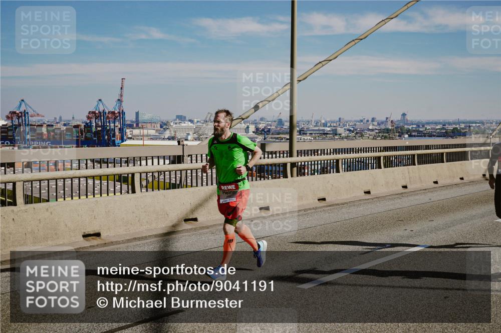 03.10.2025 - Köhlbrandbrückenlauf Michael Burmester http://msf.ph/oto/9041191 03.10.2025 12:22:26 Position 1  meine-sportfotos.de