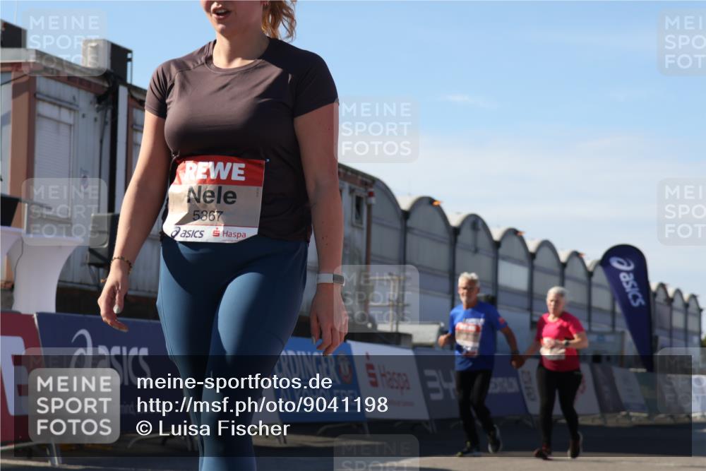 03.10.2025 - Köhlbrandbrückenlauf Luisa Fischer http://msf.ph/oto/9041198 03.10.2025 13:33:43 Ziel 4744, 5074, 5077, 5179, 5367, 5546, 5579, 6094, 6734 meine-sportfotos.de