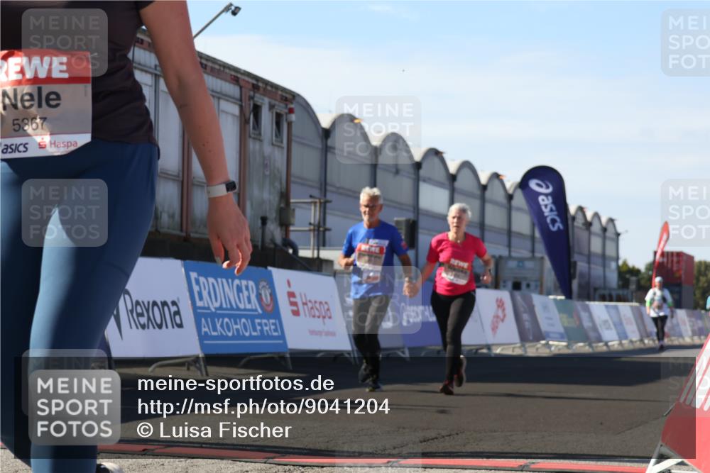 03.10.2025 - Köhlbrandbrückenlauf Luisa Fischer http://msf.ph/oto/9041204 03.10.2025 13:33:43 Ziel 4744, 5074, 5077, 5179, 5367, 5546, 5579, 6094, 6734 meine-sportfotos.de