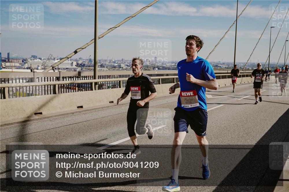 03.10.2025 - Köhlbrandbrückenlauf Michael Burmester http://msf.ph/oto/9041209 03.10.2025 12:22:27 Position 1 6042, 6775 meine-sportfotos.de