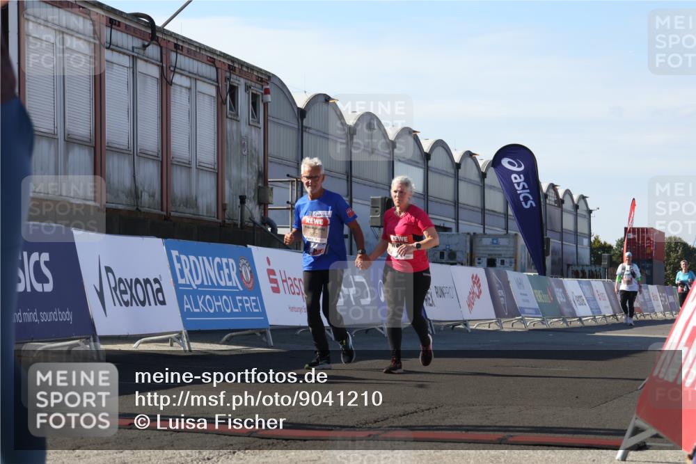 03.10.2025 - Köhlbrandbrückenlauf Luisa Fischer http://msf.ph/oto/9041210 03.10.2025 13:33:44 Ziel 4744, 5074, 5077, 5367, 5546, 5579, 6734 meine-sportfotos.de