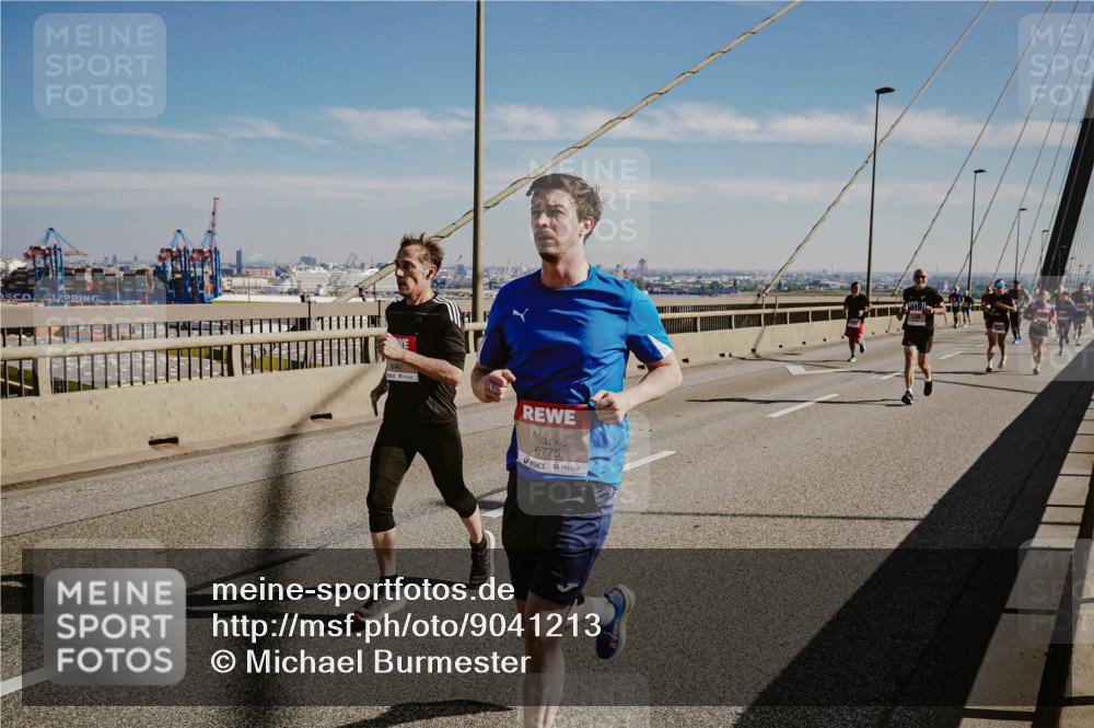 03.10.2025 - Köhlbrandbrückenlauf Michael Burmester http://msf.ph/oto/9041213 03.10.2025 12:22:27 Position 1 6775 meine-sportfotos.de