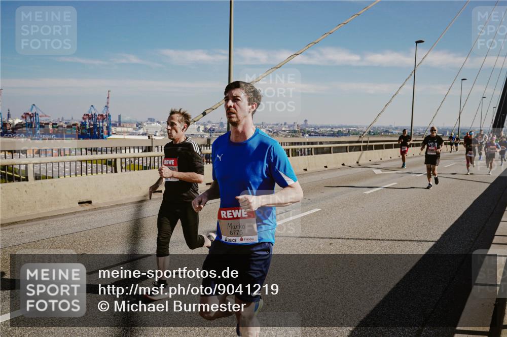 03.10.2025 - Köhlbrandbrückenlauf Michael Burmester http://msf.ph/oto/9041219 03.10.2025 12:22:27 Position 1 6775 meine-sportfotos.de