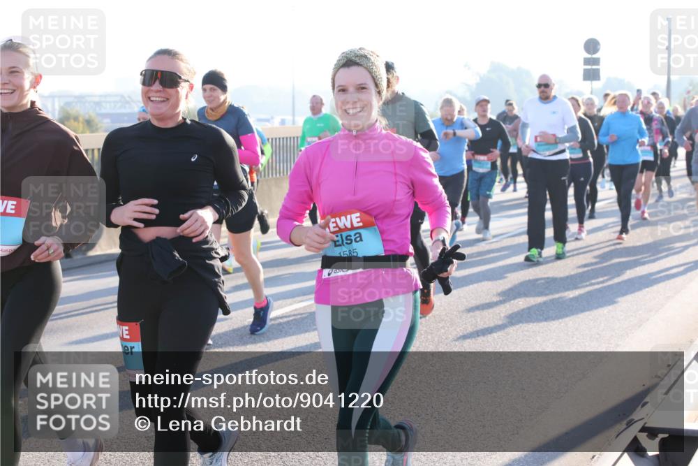 03.10.2025 - Köhlbrandbrückenlauf Lena Gebhardt http://msf.ph/oto/9041220 03.10.2025 09:25:27 Position 1 1585 meine-sportfotos.de