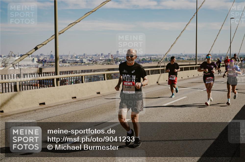 03.10.2025 - Köhlbrandbrückenlauf Michael Burmester http://msf.ph/oto/9041233 03.10.2025 12:22:30 Position 1 4177 meine-sportfotos.de