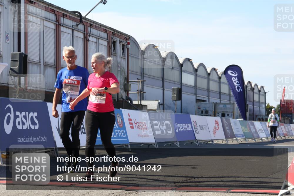 03.10.2025 - Köhlbrandbrückenlauf Luisa Fischer http://msf.ph/oto/9041242 03.10.2025 13:33:46 Ziel 4744, 5074, 5077, 5367, 5546, 5579, 6734 meine-sportfotos.de