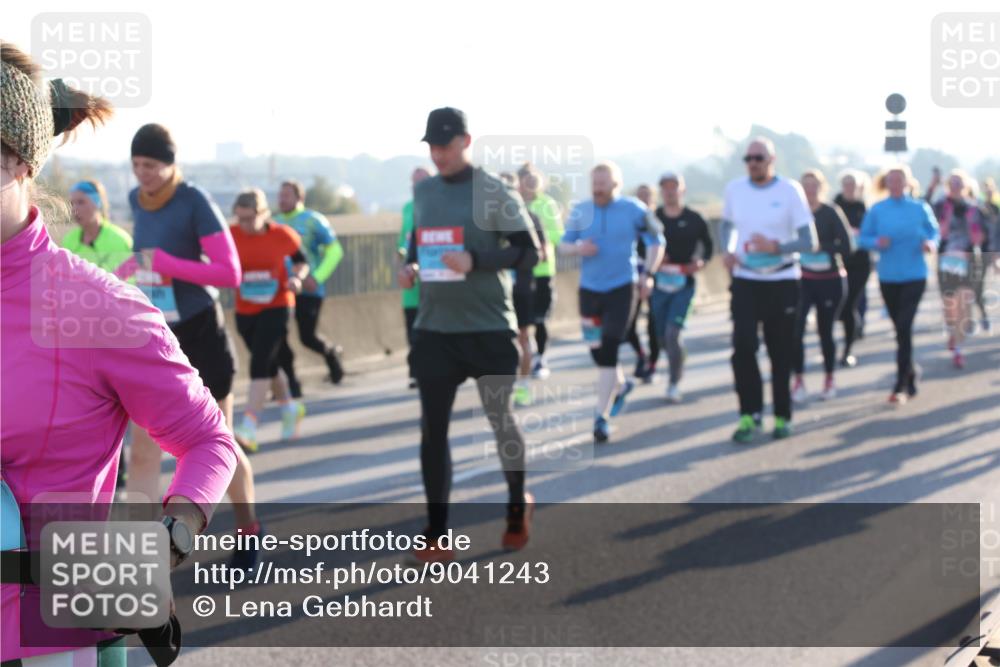 03.10.2025 - Köhlbrandbrückenlauf Lena Gebhardt http://msf.ph/oto/9041243 03.10.2025 09:25:27 Position 1  meine-sportfotos.de