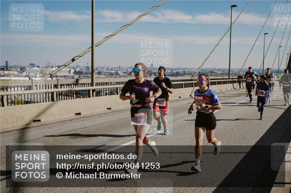 03.10.2025 - Köhlbrandbrückenlauf Michael Burmester http://msf.ph/oto/9041253 03.10.2025 12:22:32 Position 1  meine-sportfotos.de