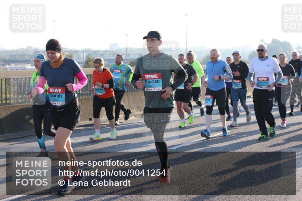 03.10.2025 - Köhlbrandbrückenlauf Lena Gebhardt http://msf.ph/oto/9041254 03.10.2025 09:25:28 Position 1 1998, 2210 meine-sportfotos.de