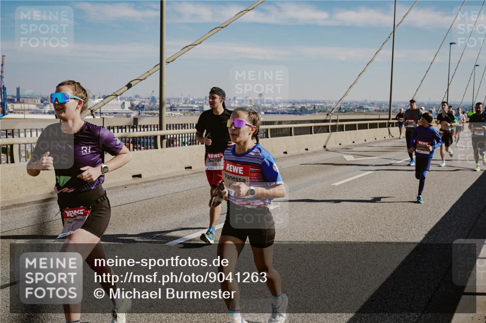 03.10.2025 - Köhlbrandbrückenlauf Michael Burmester http://msf.ph/oto/9041263 03.10.2025 12:22:32 Position 1  meine-sportfotos.de