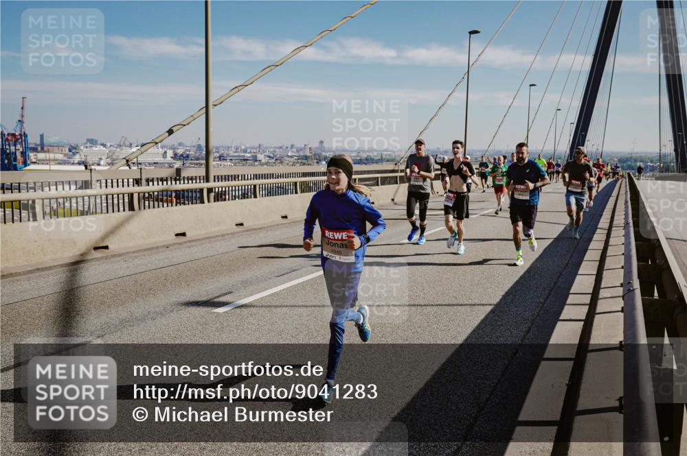 03.10.2025 - Köhlbrandbrückenlauf Michael Burmester http://msf.ph/oto/9041283 03.10.2025 12:22:34 Position 1 4946 meine-sportfotos.de