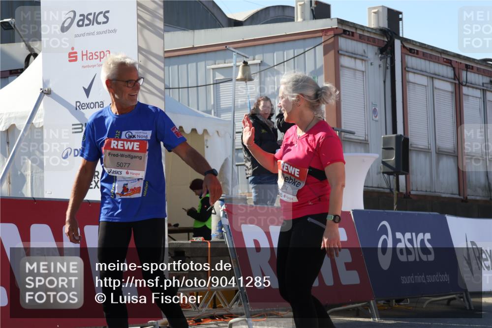 03.10.2025 - Köhlbrandbrückenlauf Luisa Fischer http://msf.ph/oto/9041285 03.10.2025 13:33:50 Ziel 5074, 5077, 5367, 5579, 6734 meine-sportfotos.de