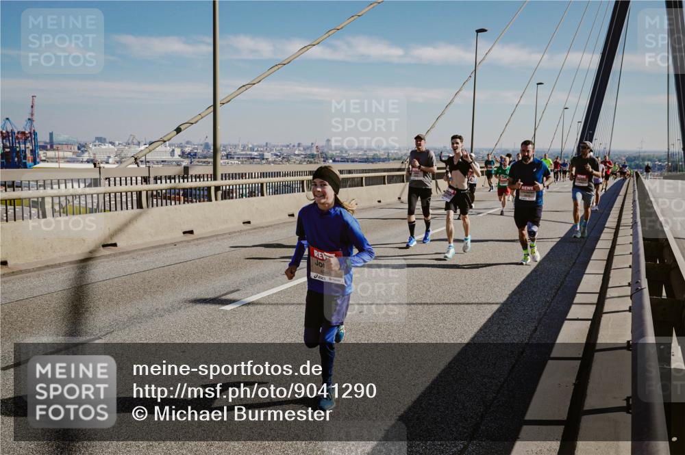 03.10.2025 - Köhlbrandbrückenlauf Michael Burmester http://msf.ph/oto/9041290 03.10.2025 12:22:34 Position 1 4946 meine-sportfotos.de