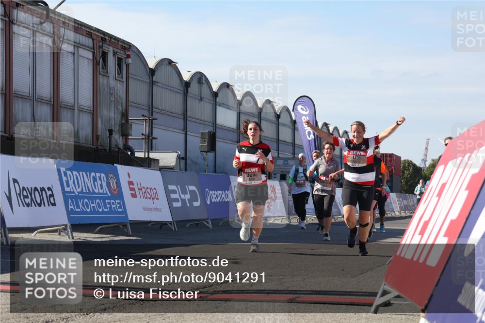 03.10.2025 - Köhlbrandbrückenlauf Luisa Fischer http://msf.ph/oto/9041291 03.10.2025 13:33:54 Ziel 4919, 4970, 5036, 5074, 5077, 5300, 6246 meine-sportfotos.de