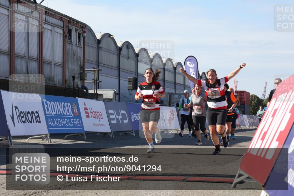 03.10.2025 - Köhlbrandbrückenlauf Luisa Fischer http://msf.ph/oto/9041294 03.10.2025 13:33:54 Ziel 4919, 4970, 5036, 5074, 5077, 5300, 6246 meine-sportfotos.de