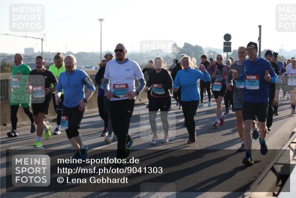 03.10.2025 - Köhlbrandbrückenlauf Lena Gebhardt http://msf.ph/oto/9041303 03.10.2025 09:25:29 Position 1  meine-sportfotos.de