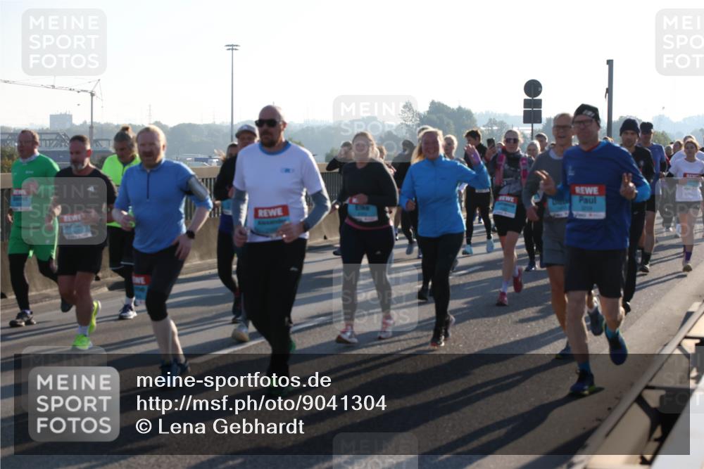 03.10.2025 - Köhlbrandbrückenlauf Lena Gebhardt http://msf.ph/oto/9041304 03.10.2025 09:25:29 Position 1  meine-sportfotos.de