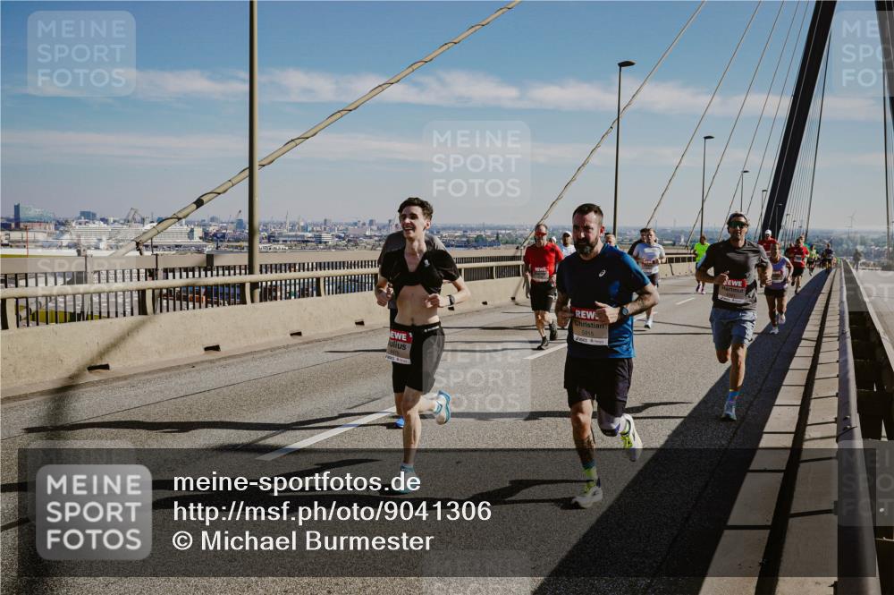 03.10.2025 - Köhlbrandbrückenlauf Michael Burmester http://msf.ph/oto/9041306 03.10.2025 12:22:35 Position 1 5915 meine-sportfotos.de
