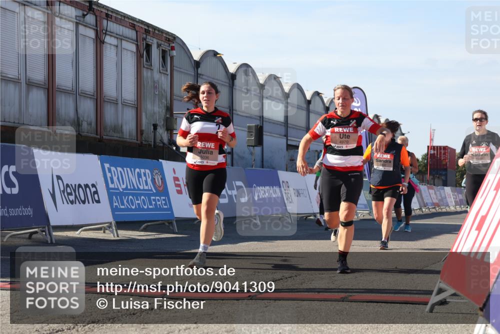 03.10.2025 - Köhlbrandbrückenlauf Luisa Fischer http://msf.ph/oto/9041309 03.10.2025 13:33:55 Ziel 4919, 4970, 5036, 5074, 5077, 5300, 6246, 6420 meine-sportfotos.de