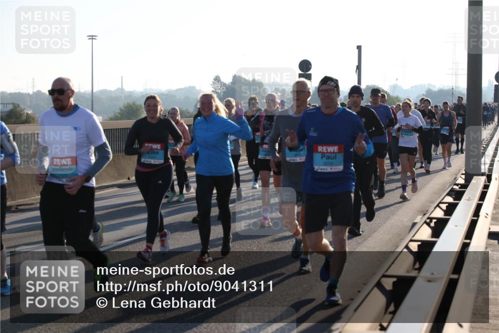 03.10.2025 - Köhlbrandbrückenlauf Lena Gebhardt http://msf.ph/oto/9041311 03.10.2025 09:25:29 Position 1 3259 meine-sportfotos.de