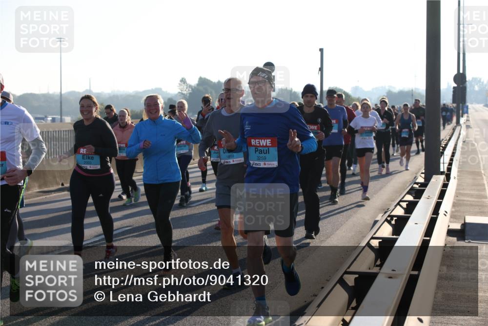 03.10.2025 - Köhlbrandbrückenlauf Lena Gebhardt http://msf.ph/oto/9041320 03.10.2025 09:25:30 Position 1 2003, 1899, 3259 meine-sportfotos.de