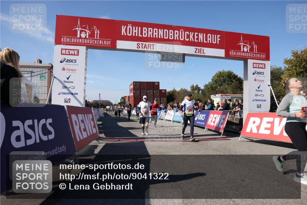 03.10.2025 - Köhlbrandbrückenlauf Lena Gebhardt http://msf.ph/oto/9041322 03.10.2025 13:17:16 Ziel 4242, 4361, 4404, 4988, 5073, 5090, 5429, 5479, 5544, 5638, 5642, 5667, 5890, 5943, 6389, 6431 meine-sportfotos.de