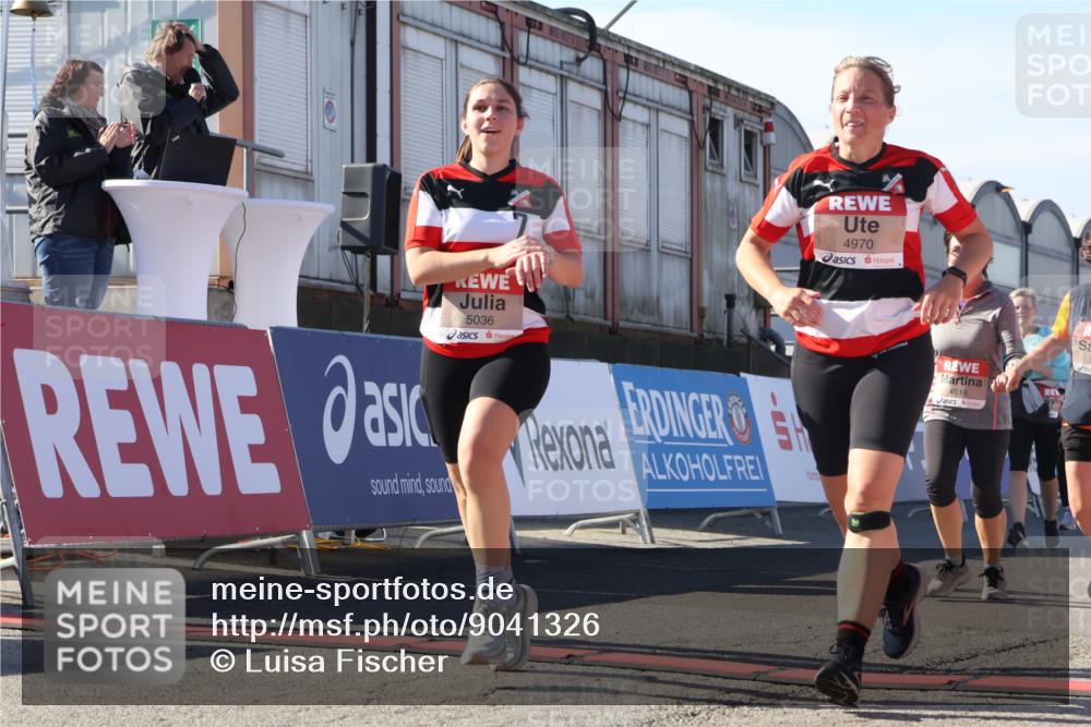 03.10.2025 - Köhlbrandbrückenlauf Luisa Fischer http://msf.ph/oto/9041326 03.10.2025 13:33:56 Ziel 4919, 4970, 5036, 5074, 5077, 5300, 6246, 6420, 6421 meine-sportfotos.de