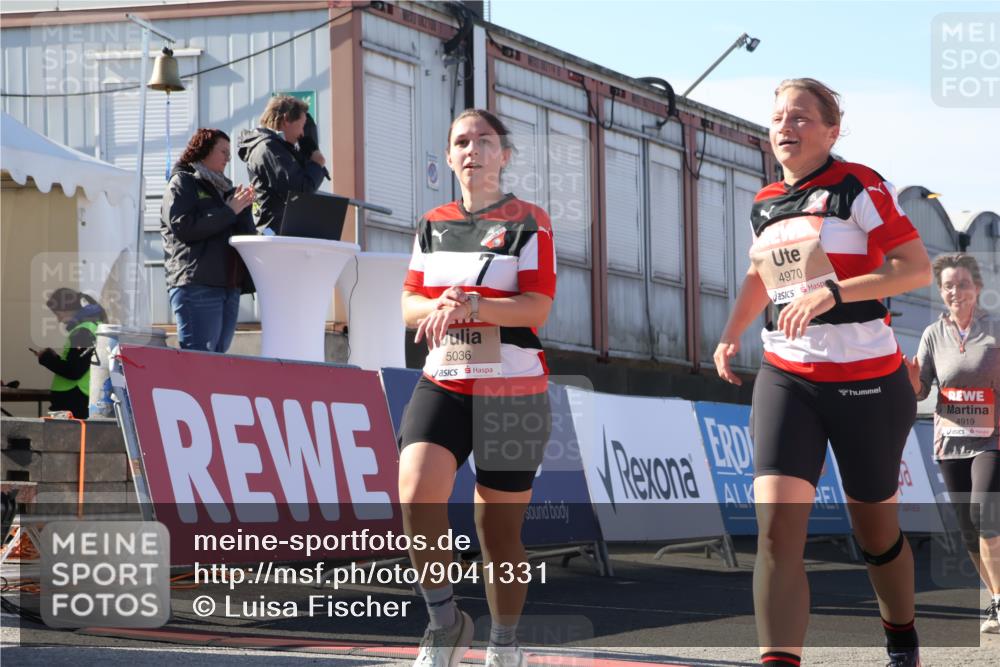 03.10.2025 - Köhlbrandbrückenlauf Luisa Fischer http://msf.ph/oto/9041331 03.10.2025 13:33:57 Ziel 4919, 4970, 5036, 5074, 5077, 5300, 6246, 6420, 6421 meine-sportfotos.de