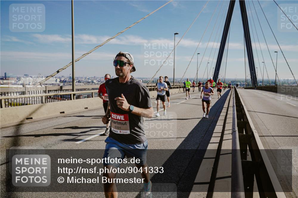 03.10.2025 - Köhlbrandbrückenlauf Michael Burmester http://msf.ph/oto/9041333 03.10.2025 12:22:37 Position 1 6391 meine-sportfotos.de