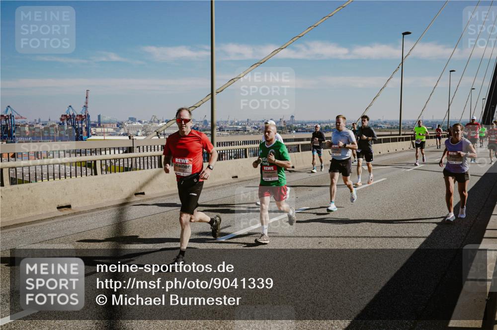 03.10.2025 - Köhlbrandbrückenlauf Michael Burmester http://msf.ph/oto/9041339 03.10.2025 12:22:38 Position 1 5779 meine-sportfotos.de