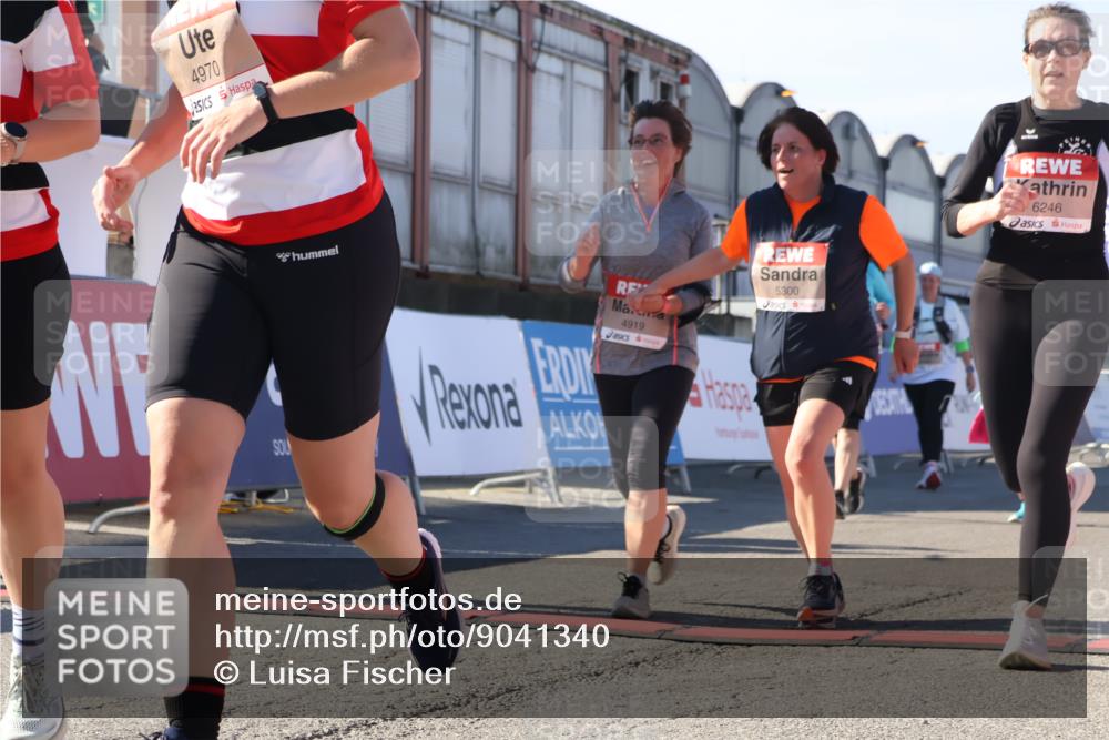 03.10.2025 - Köhlbrandbrückenlauf Luisa Fischer http://msf.ph/oto/9041340 03.10.2025 13:33:57 Ziel 4919, 4970, 5036, 5074, 5077, 5300, 6246, 6420, 6421 meine-sportfotos.de
