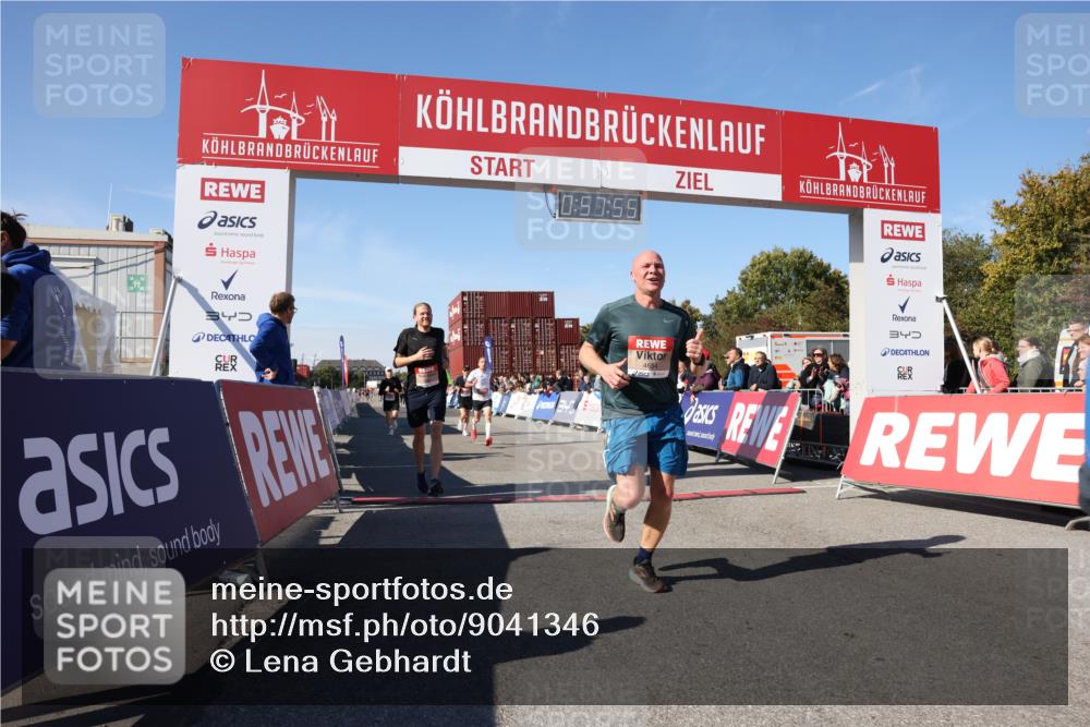 03.10.2025 - Köhlbrandbrückenlauf Lena Gebhardt http://msf.ph/oto/9041346 03.10.2025 12:57:56 Ziel 4046, 4102, 4654, 5669, 5960, 5961, 6371, 6518, 6519, 6520 meine-sportfotos.de
