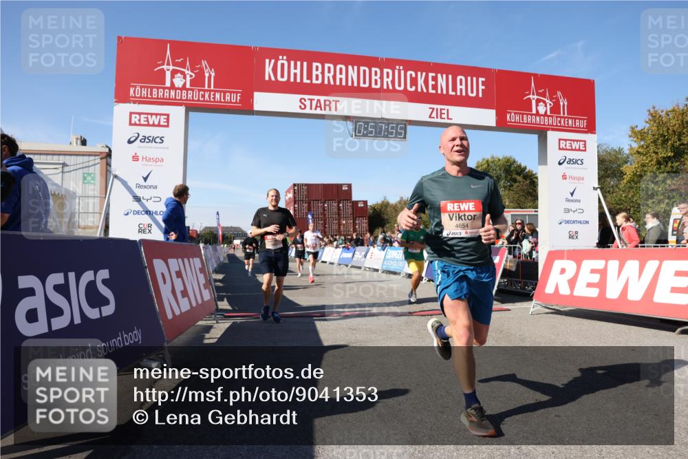 03.10.2025 - Köhlbrandbrückenlauf Lena Gebhardt http://msf.ph/oto/9041353 03.10.2025 12:57:56 Ziel 4046, 4102, 4654, 5669, 5960, 5961, 6371, 6518, 6519, 6520 meine-sportfotos.de