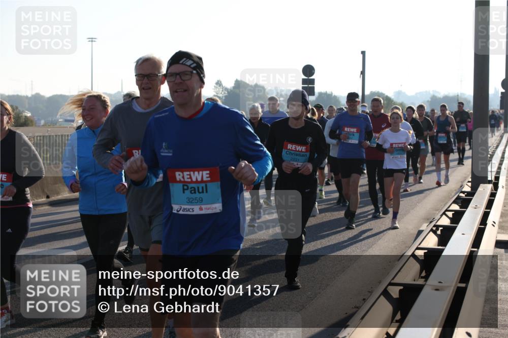 03.10.2025 - Köhlbrandbrückenlauf Lena Gebhardt http://msf.ph/oto/9041357 03.10.2025 09:25:31 Position 1 3259, 2231 meine-sportfotos.de