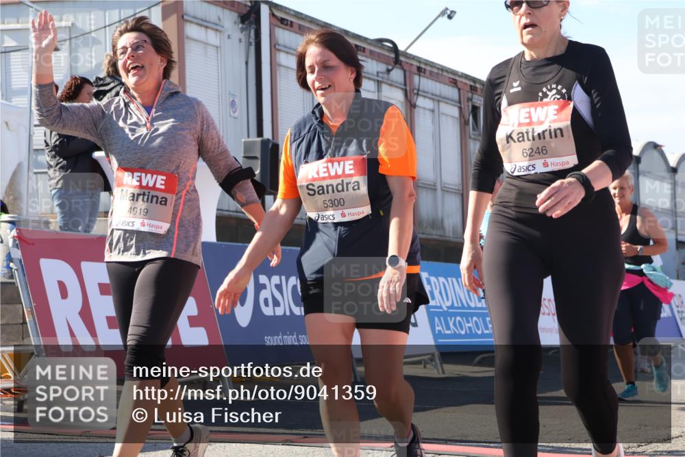 03.10.2025 - Köhlbrandbrückenlauf Luisa Fischer http://msf.ph/oto/9041359 03.10.2025 13:33:59 Ziel 4919, 4970, 5036, 5300, 6246, 6420, 6421 meine-sportfotos.de