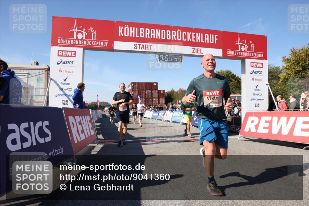 03.10.2025 - Köhlbrandbrückenlauf Lena Gebhardt http://msf.ph/oto/9041360 03.10.2025 12:57:56 Ziel 4046, 4102, 4654, 5669, 5960, 5961, 6371, 6518, 6519, 6520 meine-sportfotos.de
