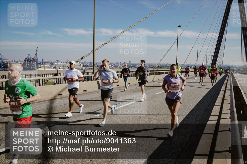 03.10.2025 - Köhlbrandbrückenlauf Michael Burmester http://msf.ph/oto/9041363 03.10.2025 12:22:39 Position 1 6493, 4162 meine-sportfotos.de