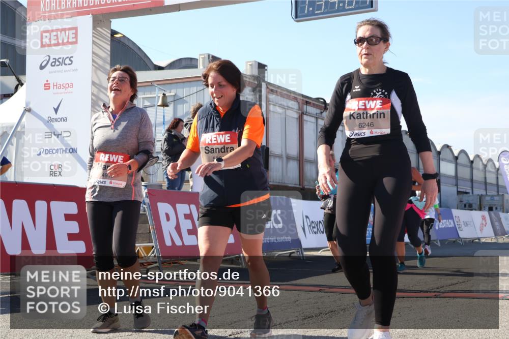 03.10.2025 - Köhlbrandbrückenlauf Luisa Fischer http://msf.ph/oto/9041366 03.10.2025 13:33:59 Ziel 4919, 4970, 5036, 5300, 6246, 6420, 6421 meine-sportfotos.de