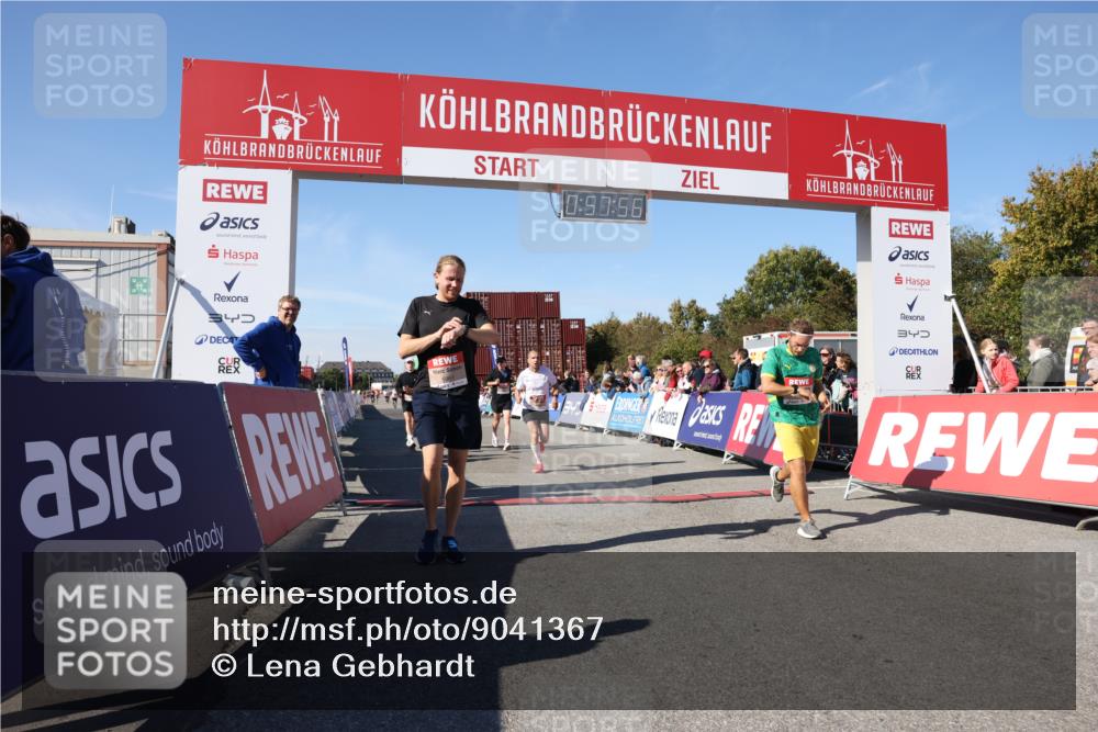 03.10.2025 - Köhlbrandbrückenlauf Lena Gebhardt http://msf.ph/oto/9041367 03.10.2025 12:57:57 Ziel 4046, 4102, 4654, 5669, 5960, 5961, 6518, 6519, 6520 meine-sportfotos.de