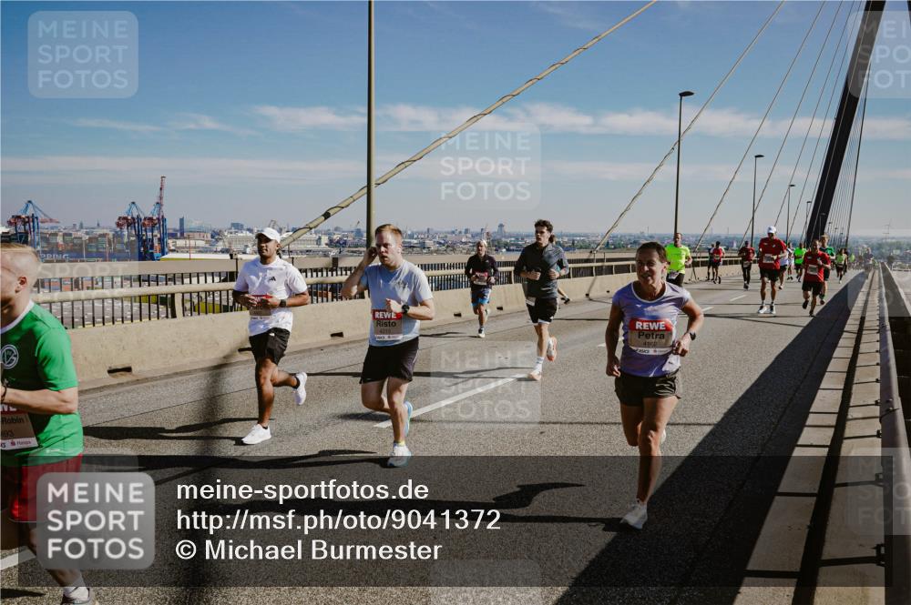 03.10.2025 - Köhlbrandbrückenlauf Michael Burmester http://msf.ph/oto/9041372 03.10.2025 12:22:39 Position 1 493, 4162 meine-sportfotos.de