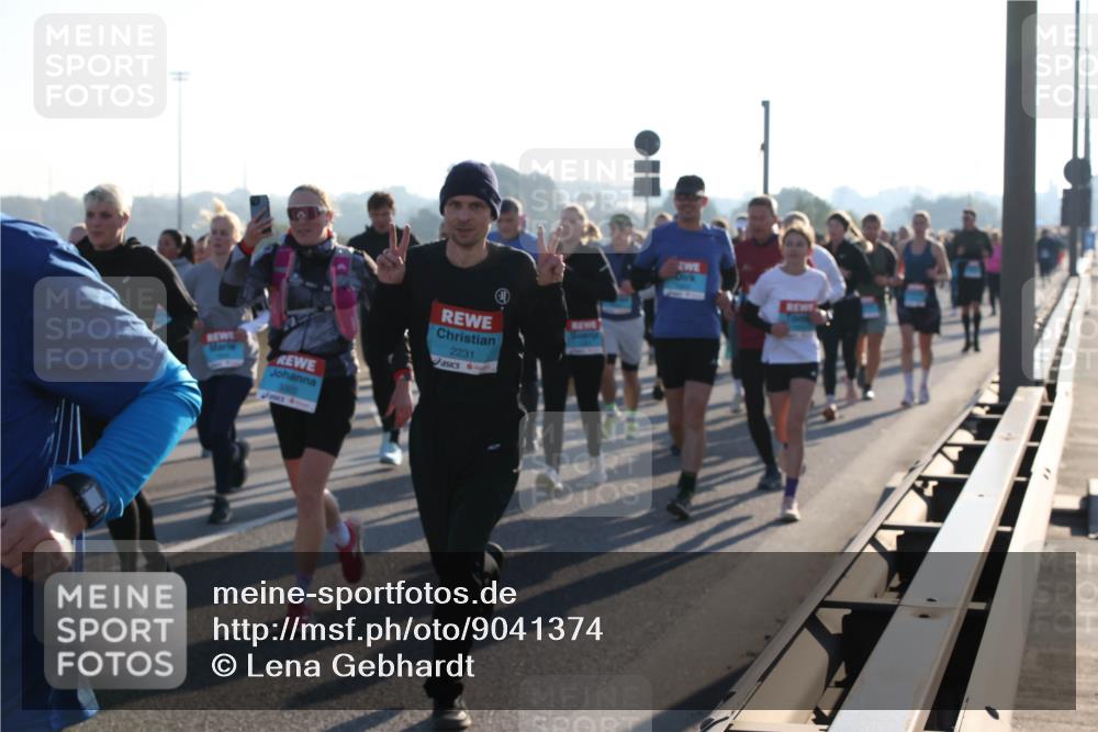 03.10.2025 - Köhlbrandbrückenlauf Lena Gebhardt http://msf.ph/oto/9041374 03.10.2025 09:25:31 Position 1 2231 meine-sportfotos.de