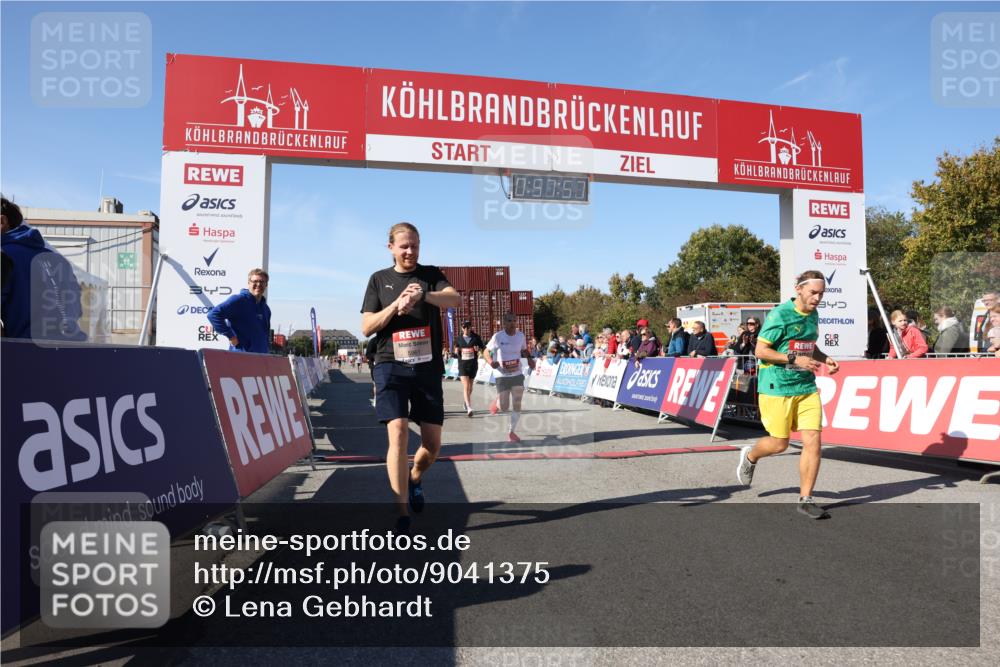 03.10.2025 - Köhlbrandbrückenlauf Lena Gebhardt http://msf.ph/oto/9041375 03.10.2025 12:57:57 Ziel 4046, 4102, 4654, 5669, 5960, 5961, 6518, 6519, 6520 meine-sportfotos.de