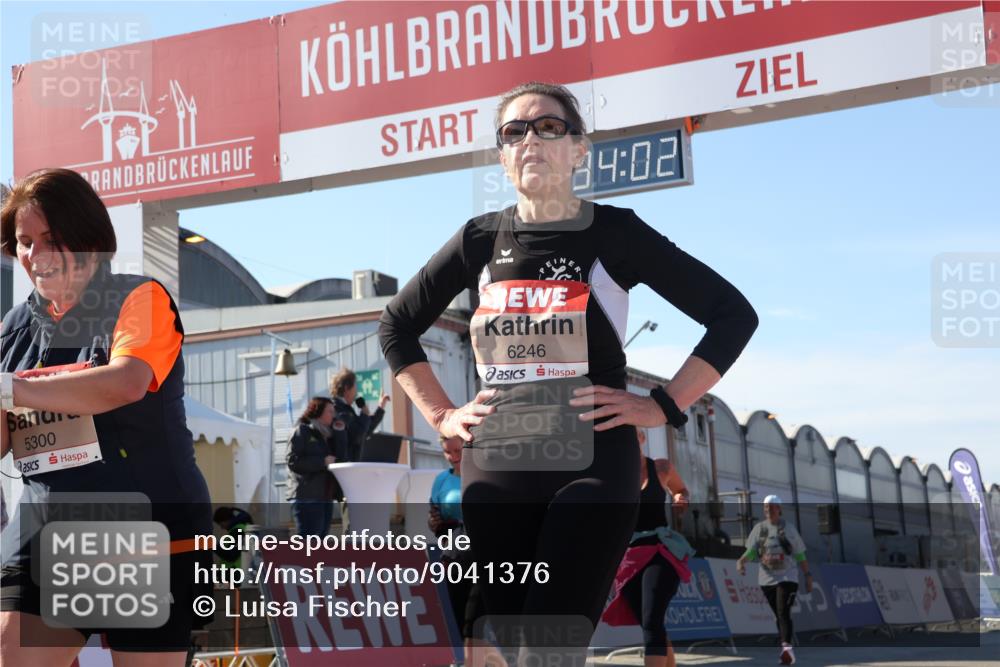 03.10.2025 - Köhlbrandbrückenlauf Luisa Fischer http://msf.ph/oto/9041376 03.10.2025 13:34:00 Ziel 4438, 4919, 4970, 5036, 5300, 6246, 6420, 6421 meine-sportfotos.de