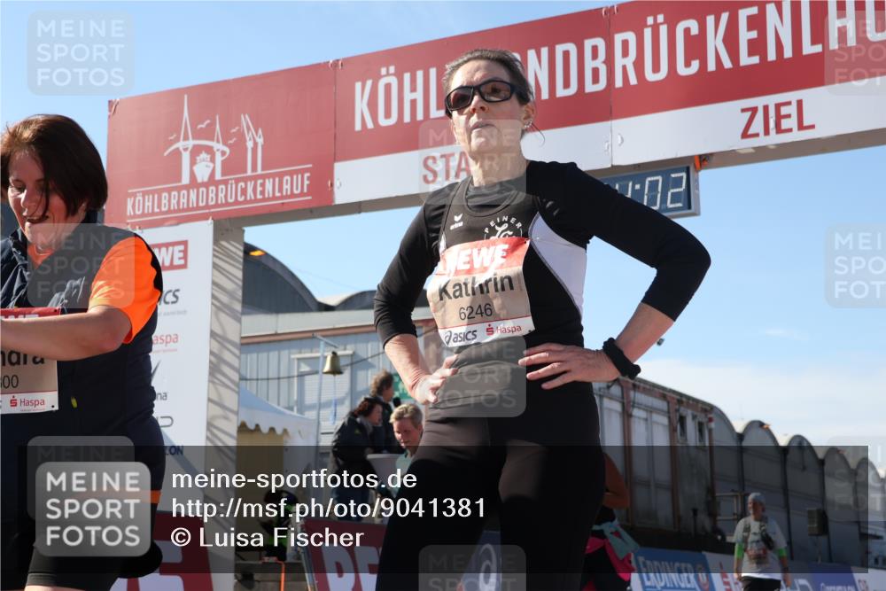 03.10.2025 - Köhlbrandbrückenlauf Luisa Fischer http://msf.ph/oto/9041381 03.10.2025 13:34:01 Ziel 4438, 4919, 4970, 5036, 5300, 6246, 6420, 6421 meine-sportfotos.de